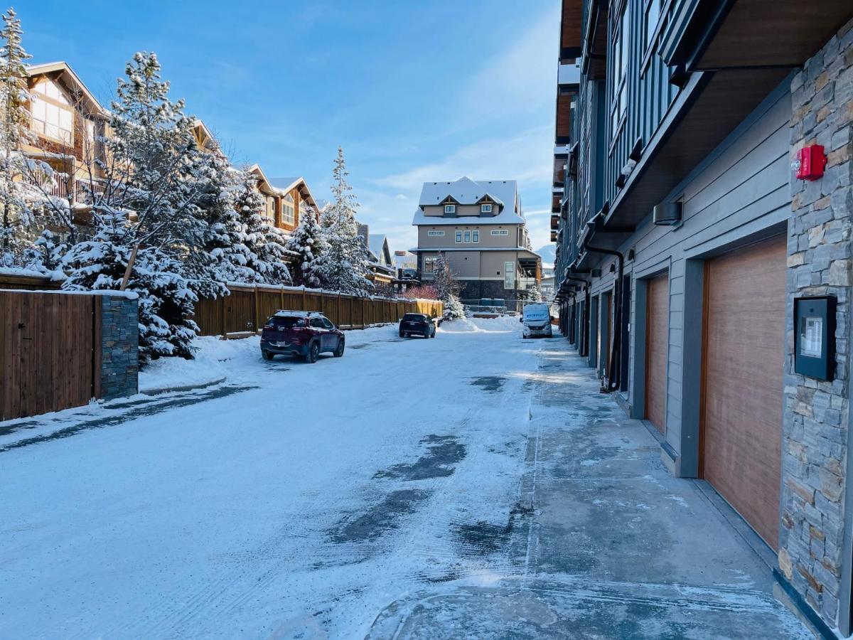 Joes Brand New 2 King Bedrooms Townhome In Canmore